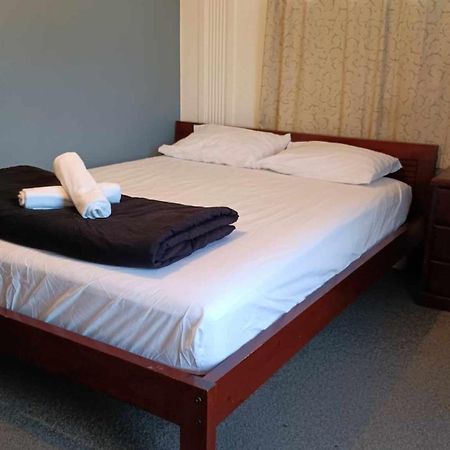 Homestay, Handy City Center Christchurch Exteriör bild