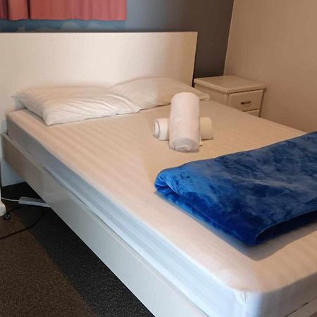 Homestay, Handy City Center Christchurch Exteriör bild